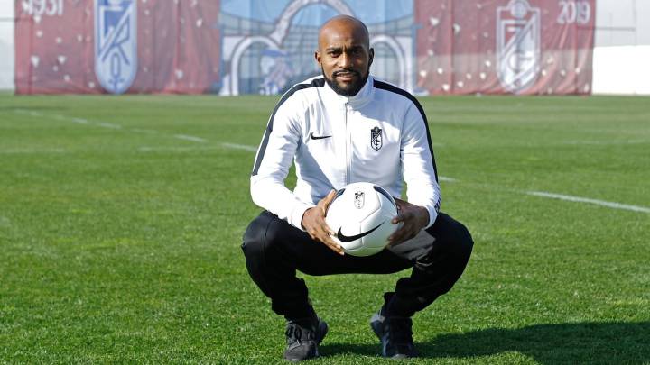 Dimitri Foulquier en su presentación con el Granada.