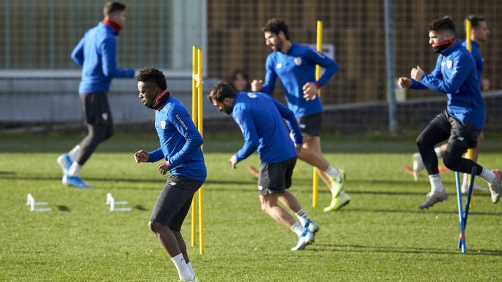 Unai Simón sigue fuera, Larra entra en liza y Aduriz dosifica
