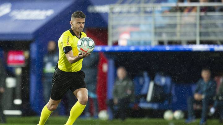 Gil Manzano pitará el Valencia-Barcelona; De Burgos, el Valladolid-Madrid