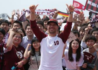 Podolski vuelve al Colonia, pero no como jugador...