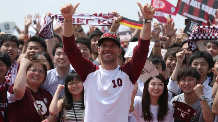 Podolski vuelve al Colonia, pero no como jugador...
