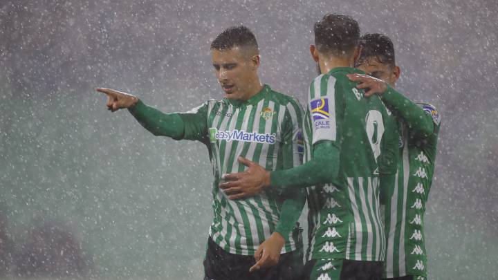 La salida del Betis de Cristian Tello es una posibilidad su el club verdiblanco encuentra otro jugador ofensivo en estos últimos días de mercado invernal.