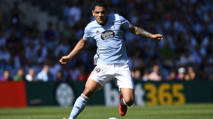 Toro Fernández se dirige hacia el balón durante el partido de la primera jornada contra el Real Madrid.