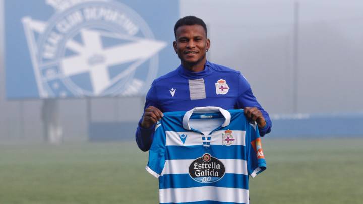 Uche Agbo en su presentación con el Deportivo
