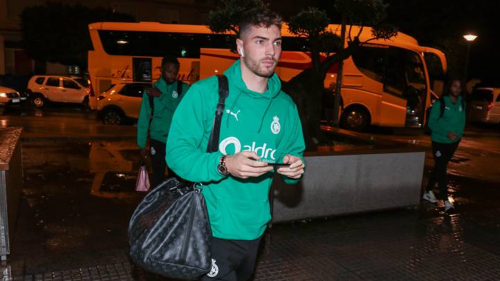 Luca Zidane, del Racing, a su llegada a Cádiz.