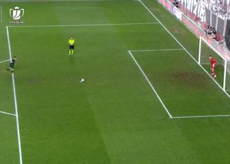 Artimaña de un recogepelotas en Copa del Rey: Distrae rivales