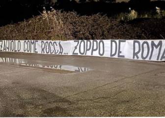 El Roma condena las pancartas de los hinchas del Lazio en la que llaman