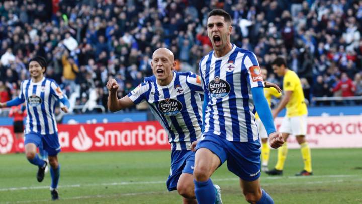Sabin Merino celebra uno de sus goles con el Deportivo
