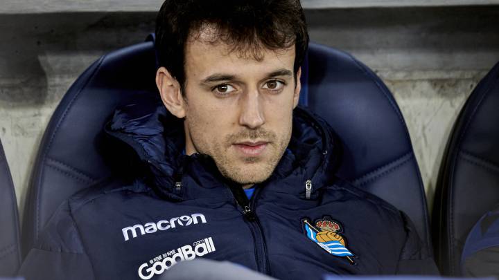 Rubén Pardo, en el banquillo de la Real durante el partido ante el Espanyol.