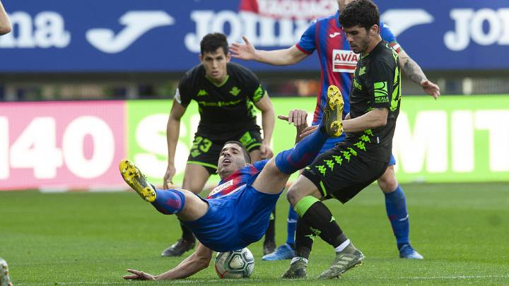 Cote ve bien la competencia en el lateral izquierdo en el Eibar