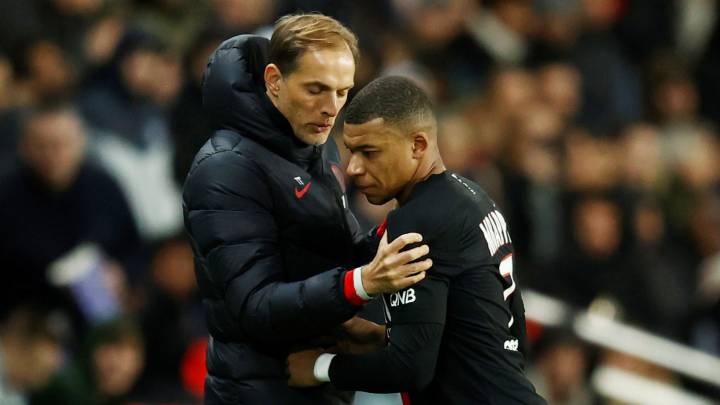 Tuchel y Mbappé discuten después que el delantero fuera sustituido en el partido ante el Montpellier