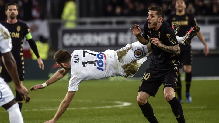 Ben Yedder y Slimani remontan y dan la victoria al Mónaco en Amiens