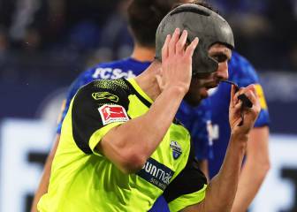 El colista aplaza la recuperación del Schalke