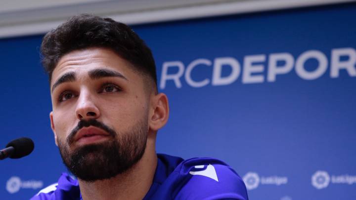 Peru Nolaskoain en la sala de prensa de Abegondo