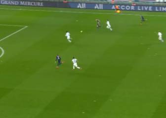 Mbappé está intratable: ¡carrerón y definición con clase!