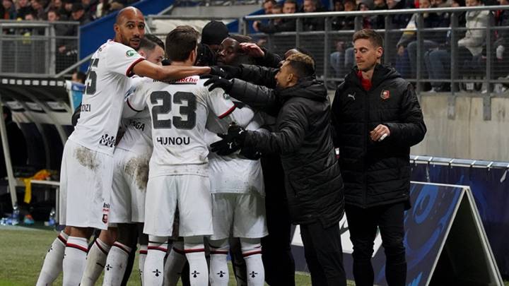 Los jugadores del Rennes celebran un gol