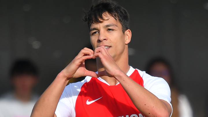 El centrocampista del Sevilla Óliver Torres, ahora de baja, afirmó que el sustituto de Éver Banega se encuentra ya en Nervión y reconoce que hay un bache.