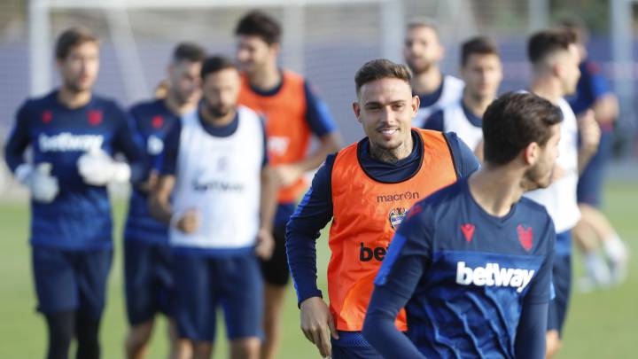 Roger y Gerard, duelo por el pichichi nacional en La Cerámica