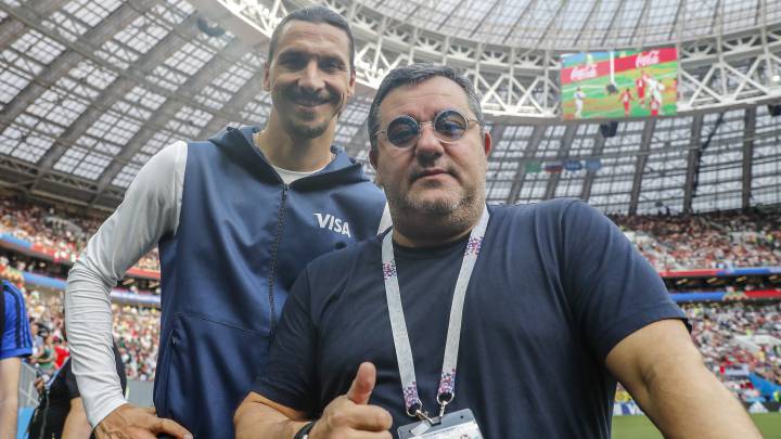 Zlatan Ibrahimovic y su representante, Mino Raiola, antes de un partido.