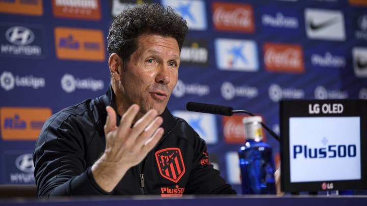 Simeone durante una rueda de prensa del Atlético.