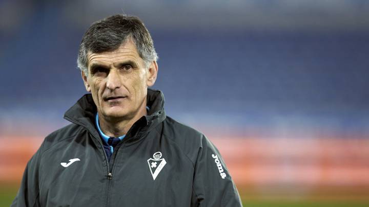 Jose Luis Mendilibar durante un partido de LaLiga.