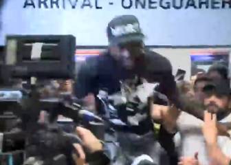 El loco recibimiento a Adebayor en Paraguay