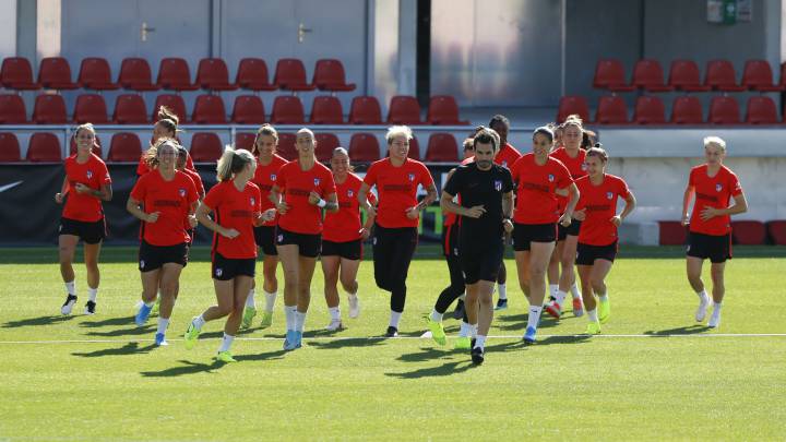 El Atlético femenino durante un entrenamiento.