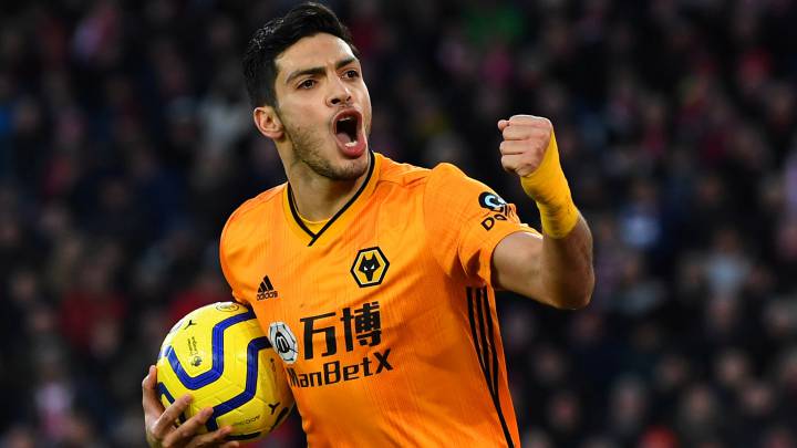 Raúl Jiménez celebra un gol con el Wolverhampton.