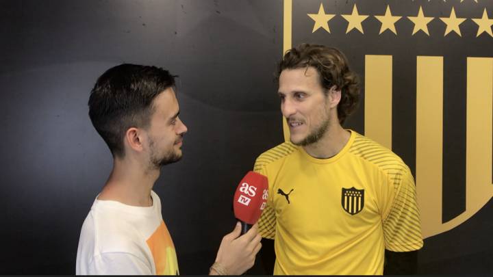Forlán: "Me veo identificado con la garra de Simeone"