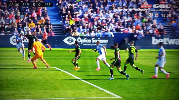 La mano de Alex Moreno, octavo enfado del Leganés contra el VAR