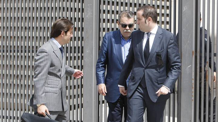Juan Soler, con su hijo, en una imagen de archivo.
