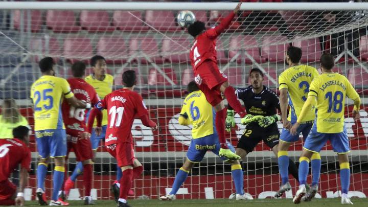 El partido entre el Numancia y las Palmas.