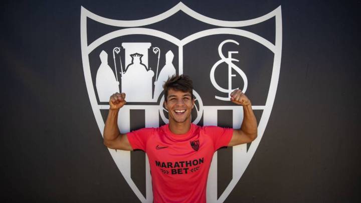 El centrocampista del Sevilla Óliver Torres volvió a entrenarse con el grupo y Julen Lopetegui cuenta con toda su plantilla, menos Carriço, para ir a Cluj.