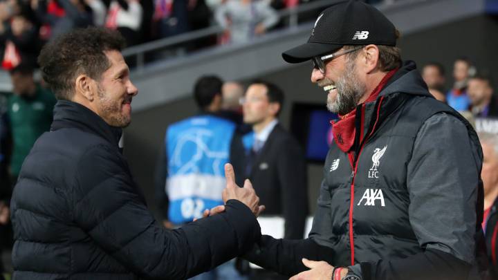 Simeone saluda a Klopp antes del Atlético-Liverpool de la Champions.