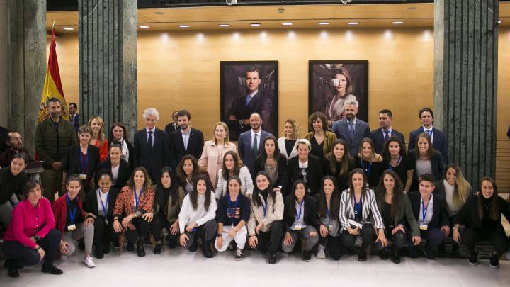 Presentación del primer convenio colectivo del fútbol femenino español.