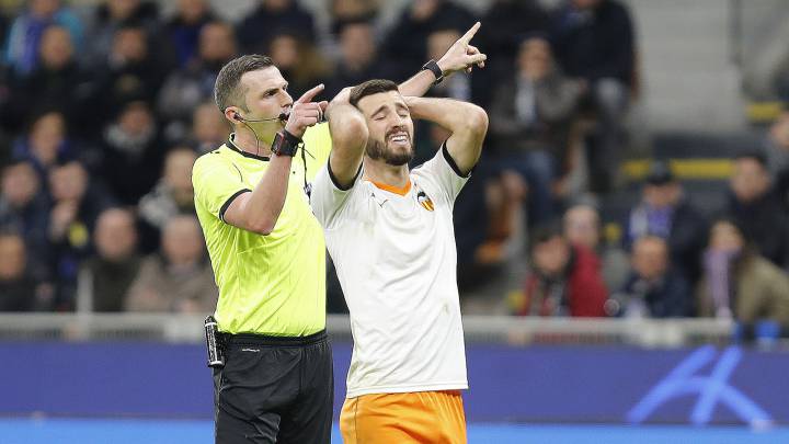 Gayà, novena baja del Valencia para visitar a la Real Sociedad