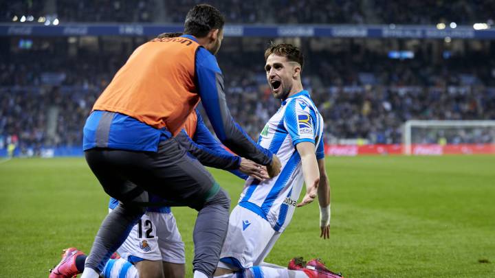 Januzaj celebra un gol con Willian José