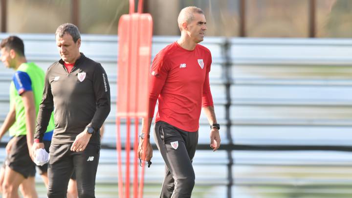 Gaizka Garitano, durante la sesión de ayer a puerta cerrada.