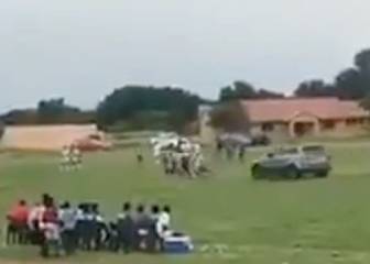 Demencial momento: Entra al campo a atropellar al arco