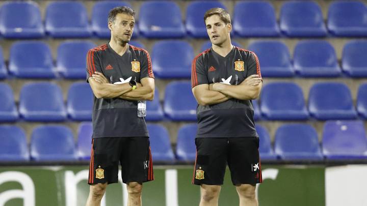 Luis Enrique y Roberto Moreno durante un entrenamiento de España en 2019