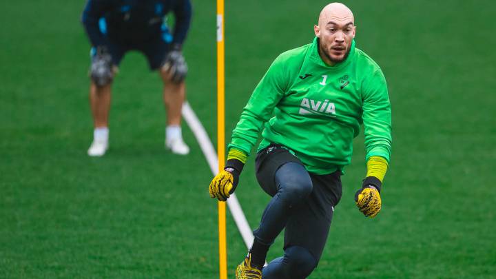 Dmitrovic en el Eibar