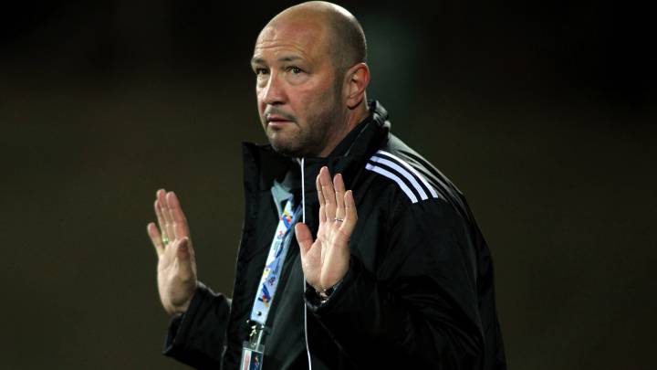 The United Arab Emirate's Al-Nasr club head coach Walter Zenga of Italy gestures during his team's Group C AFC Champions League football match against Iran's Foolad Sepahan in Isfahan, Iran on March 7, 2012. AFP PHOTO/STR