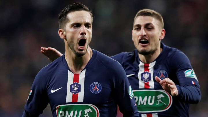 Soccer Football - Coupe de France - Semi Final - Olympique Lyonnais v Paris St Germain - Groupama Stadium, Lyon, France - March 4, 2020 Paris St Germain's Pablo Sarabia celebrates scoring their fourth goal with Marco Verratti REUTERS/Benoit Tessier