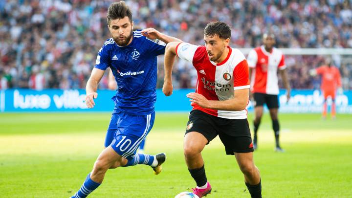 El centrocampista turco del Feyenoord, Orkun Kökcü, durante un partido.