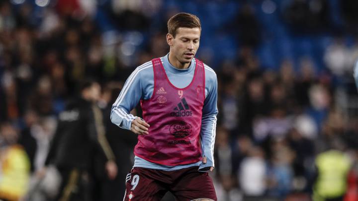 Fedor Smolov se ejercita durante el calentamiento previo al partido con el Real Madrid en el Bernabéu.