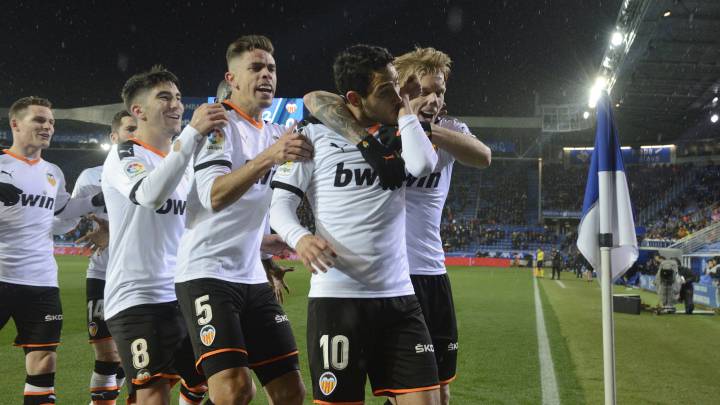 El Valencia celebra el gol de Parejo.