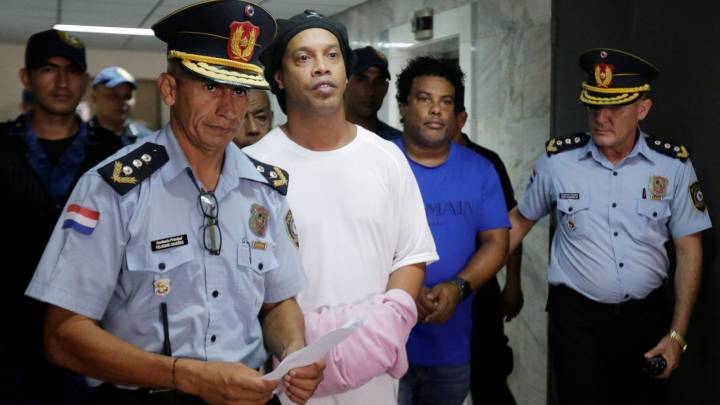 Ronaldinho, bajo investigación por más delitos en Paraguay