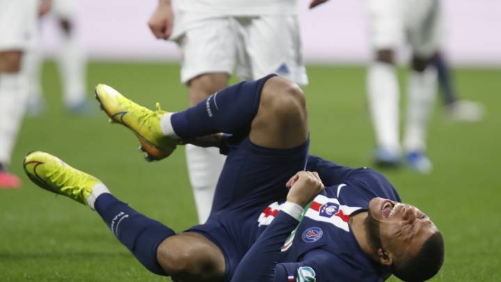 PSG: Mbappé misses training ahead of Dortmund clash
