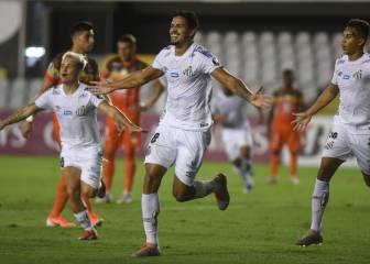 Santos sufrió pero tumbó a un combativo Delfín sin público