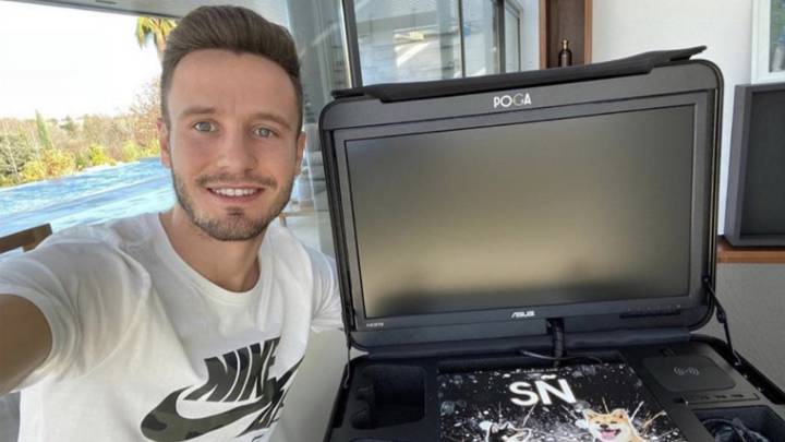 Saúl mostraba en sus stories cómo pasa el día sin entrenamiento.